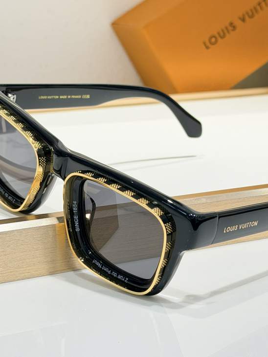 Picture of Louis Vuitton Sunglasses _SKUfw76276903fw